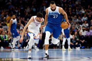 球迷们的高 球迷们的高