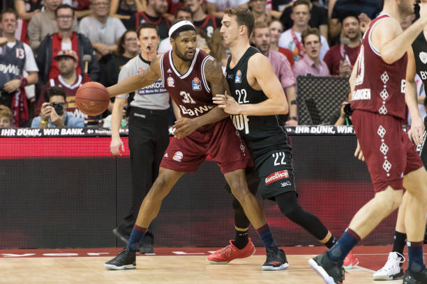 将根据各项 将根据各项