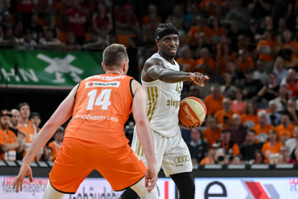 同时与球员 同时与球员